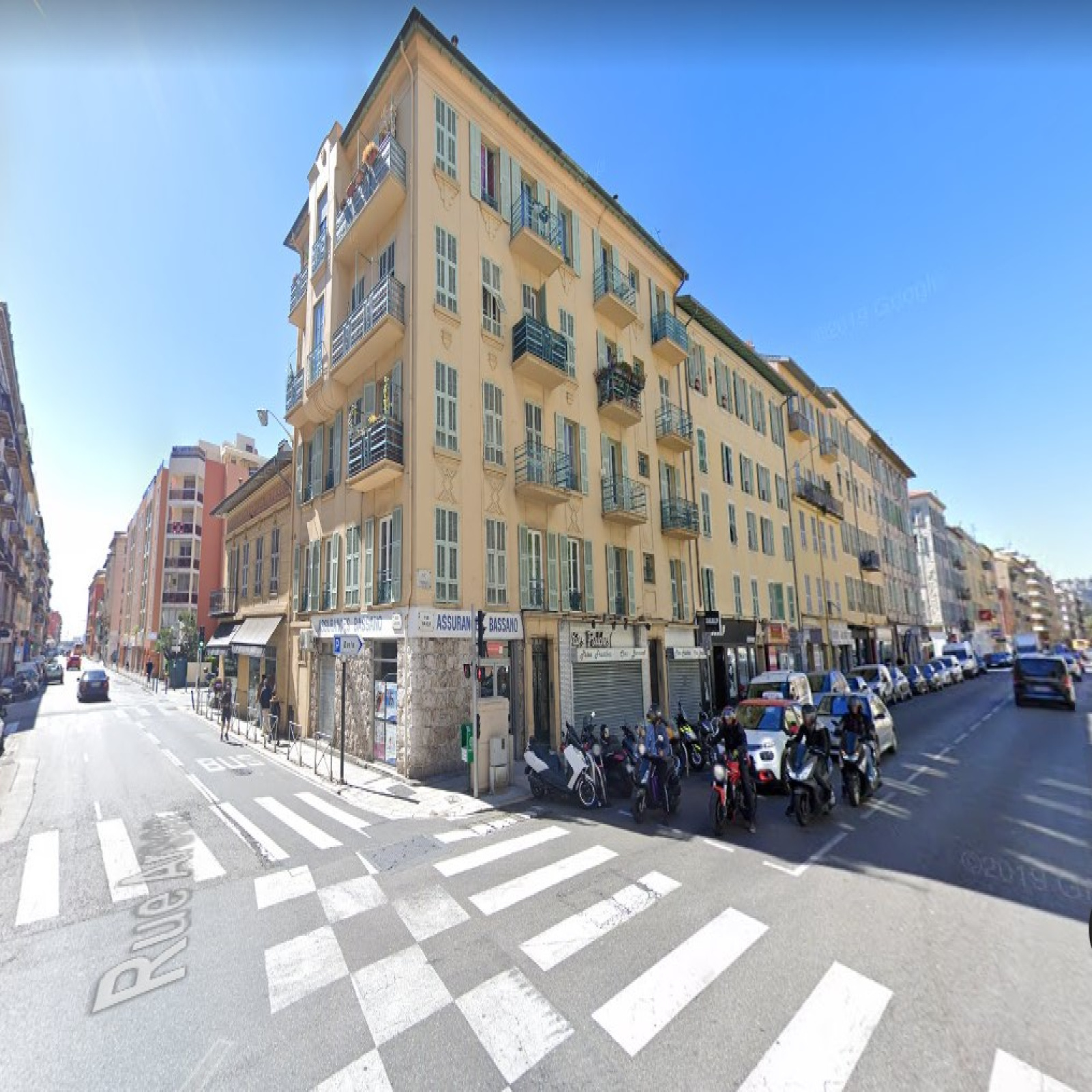 8 Rue Barla 06300 Nice location 3 PIÈCES ÉTAGE ÉLEVÉ RUE BARLA PROCHE PORT ET GARIBALDI