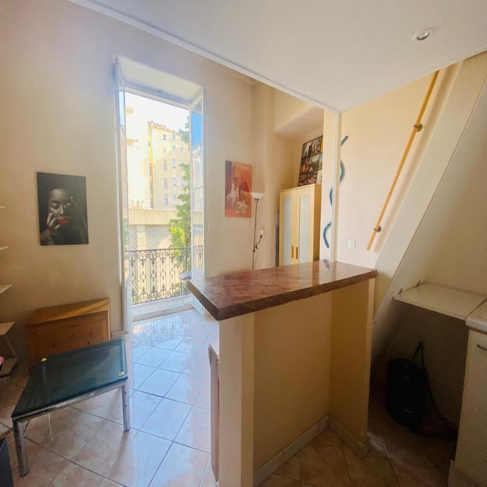 location STUDIO MEUBLE NICE CENTRE CARRE D'OR